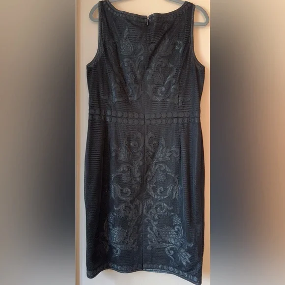 Elegant Black Lace Dress - Picture 5 of 5